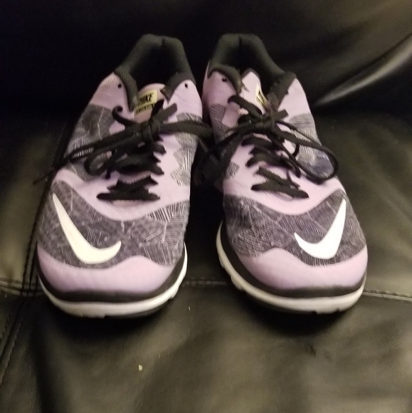 Shoes - Women nike running shoes